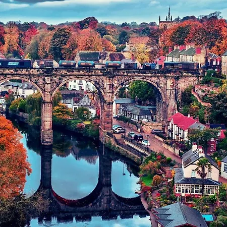 Appleblossom Lodge, Lido Leisure Park, * Knaresborough