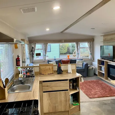 Holiday home Appleblossom Lodge, Lido Leisure Park,