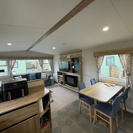 Holiday home Appleblossom Lodge, Lido Leisure Park,
